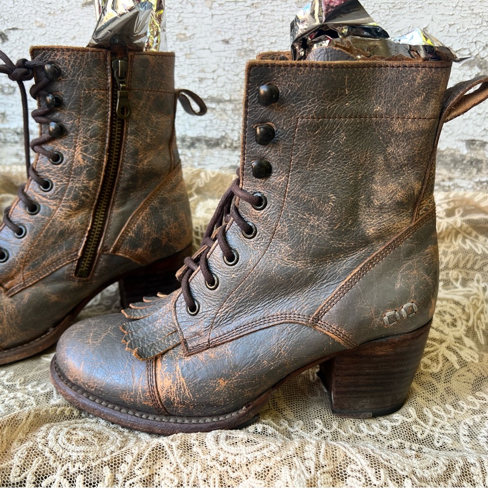 Bed/Stu Boho Cowgirl Distressed Gray Leather Lace-Up Stacked Heeled Kiltie Boots - Picture 6 of 12